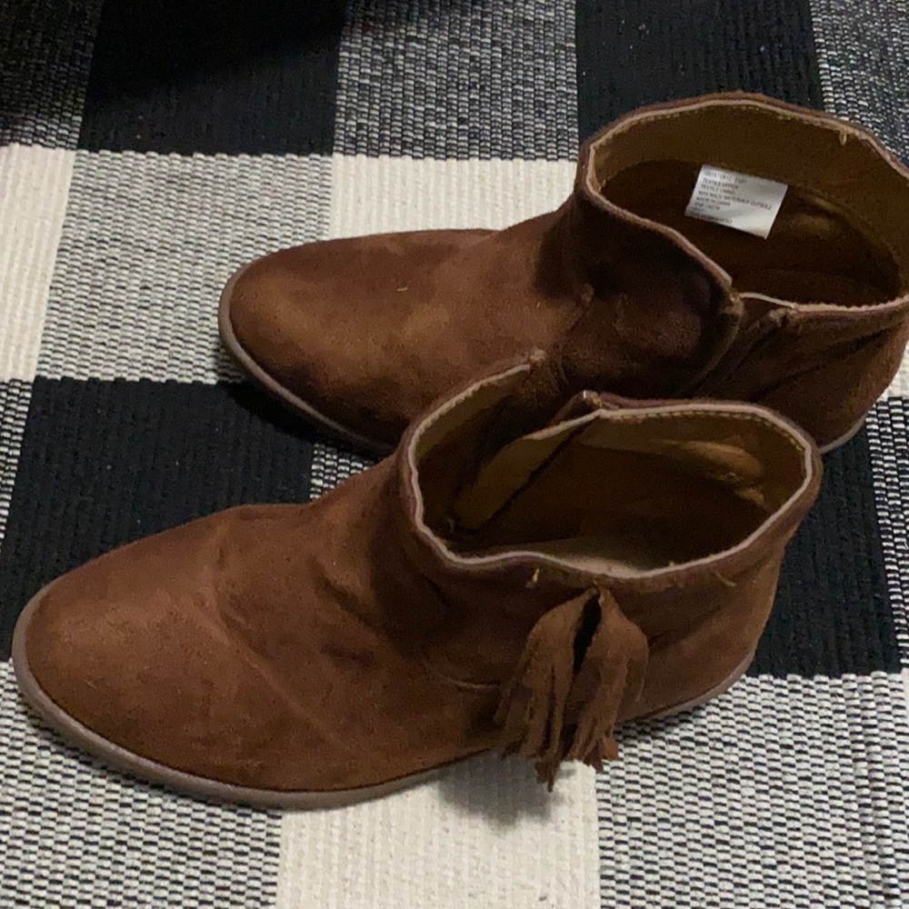 Girl fringe ankle boots